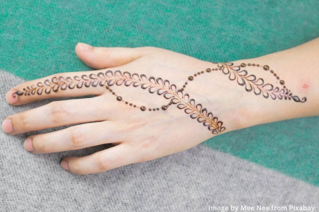 Mesmerizing mehndi design patterns on a hand.